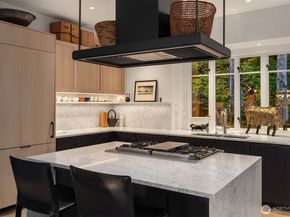10208 47th Avenue SW, Seattle WA 98146