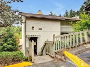1220 SW 132nd Lane 523, Burien WA 98146