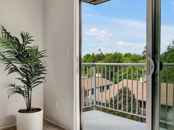 1220 SW 132nd Lane 523, Burien WA 98146