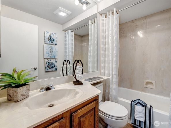 1220 SW 132nd Lane 523, Burien WA 98146