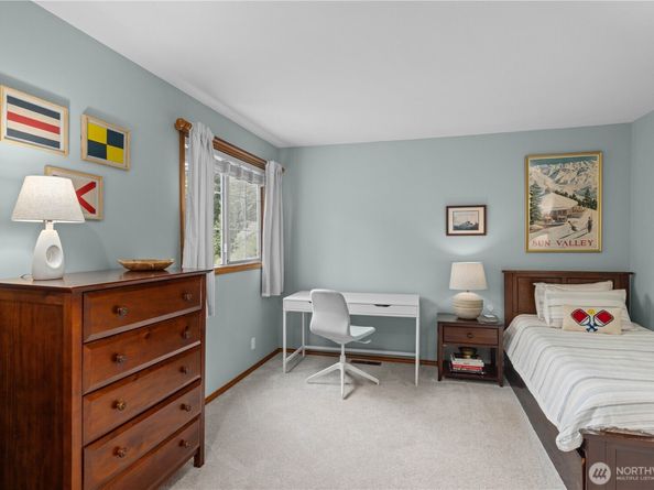8484 NE County Park Road, Bainbridge Island WA 98110
