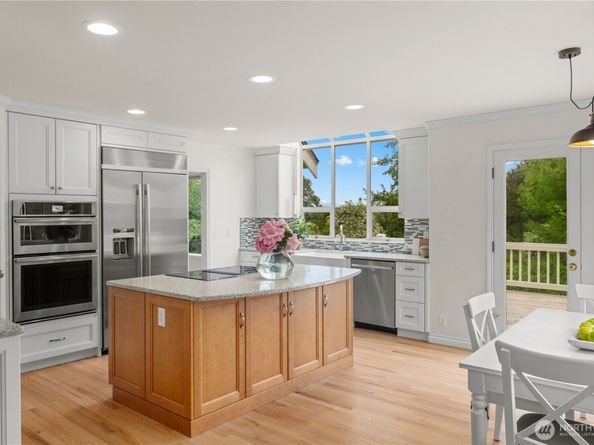 8484 NE County Park Road, Bainbridge Island WA 98110