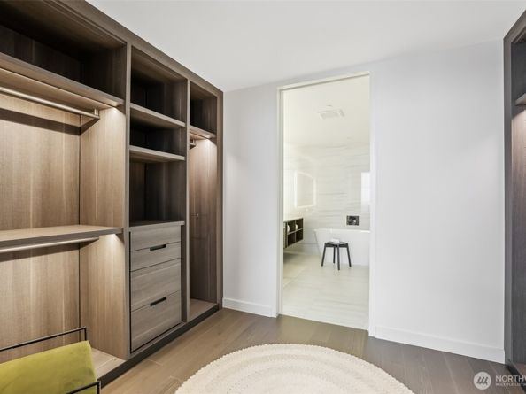 838 Avenue Square NE 1403, Bellevue WA 98004