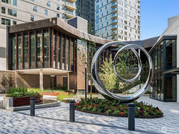 838 Avenue Square NE 1403, Bellevue WA 98004