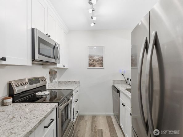 455 Newport Way NW 302, Issaquah WA 98027