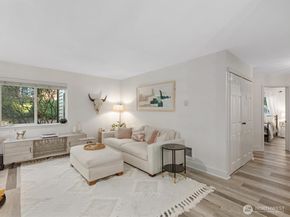455 Newport Way NW 302, Issaquah WA 98027