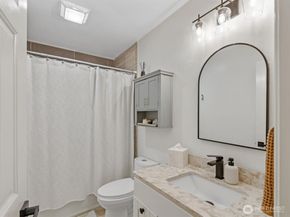 455 Newport Way NW 302, Issaquah WA 98027