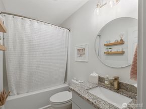455 Newport Way NW 302, Issaquah WA 98027