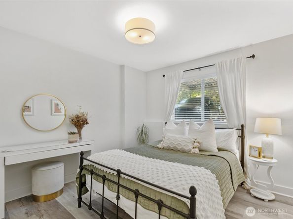 455 Newport Way NW 302, Issaquah WA 98027