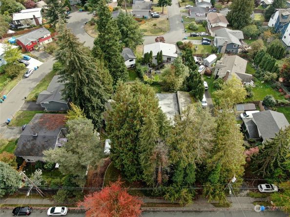 18534 Meridian Avenue N, Shoreline WA 98133