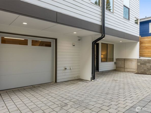 1203 H N Allen Place, Seattle WA 98103