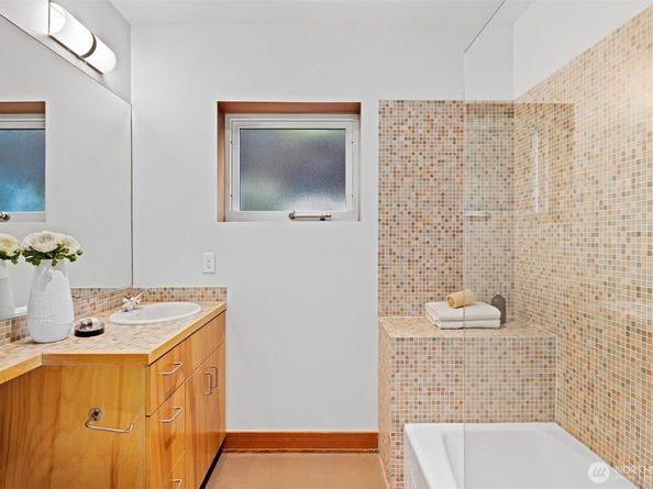 4502 55th Avenue NE, Seattle WA 98105