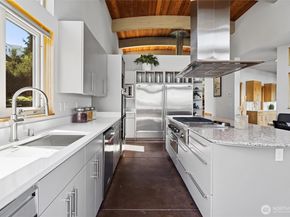 4502 55th Avenue NE, Seattle WA 98105