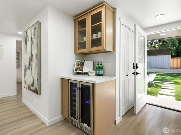 11 SW 100th Street, Seattle WA 98146