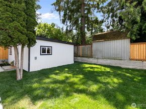 11 SW 100th Street, Seattle WA 98146