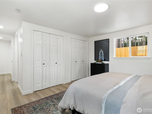 11 SW 100th Street, Seattle WA 98146