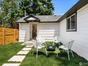 11 SW 100th Street, Seattle WA 98146