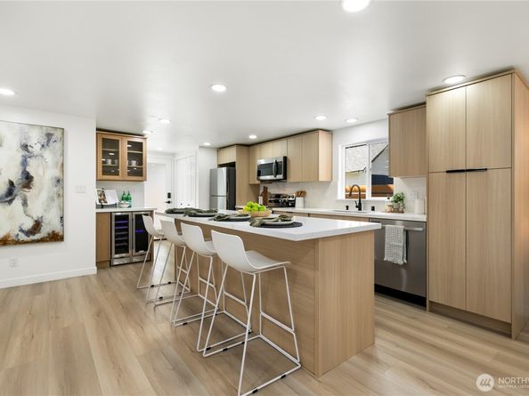 11 SW 100th Street, Seattle WA 98146