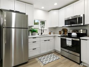 11 SW 100th Street, Seattle WA 98146