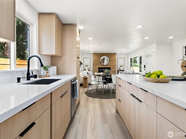 11 SW 100th Street, Seattle WA 98146