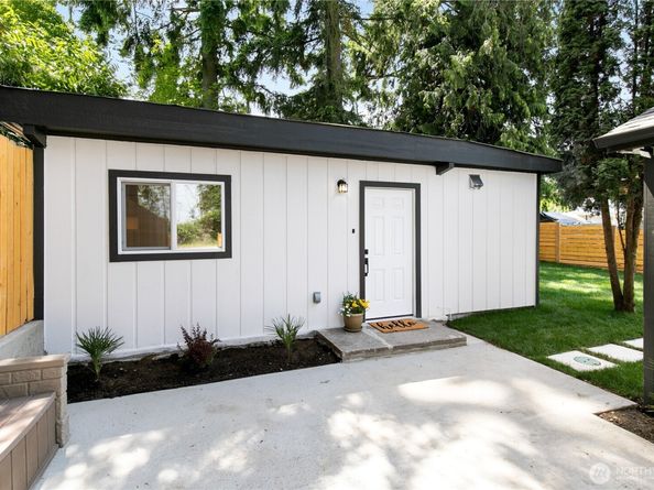 11 SW 100th Street, Seattle WA 98146