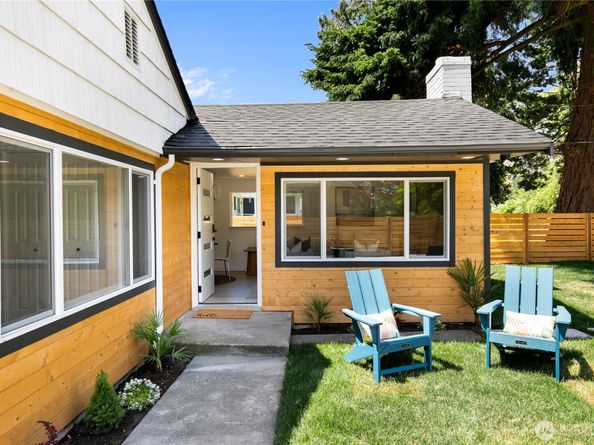 11 SW 100th Street, Seattle WA 98146