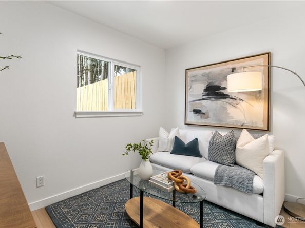 11 SW 100th Street, Seattle WA 98146