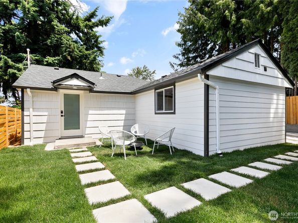 11 SW 100th Street, Seattle WA 98146