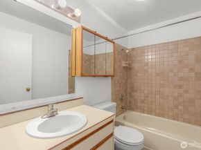 10329 Meridian Avenue N A201, Seattle WA 98133
