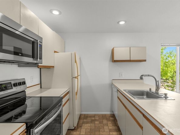 10329 Meridian Avenue N A201, Seattle WA 98133