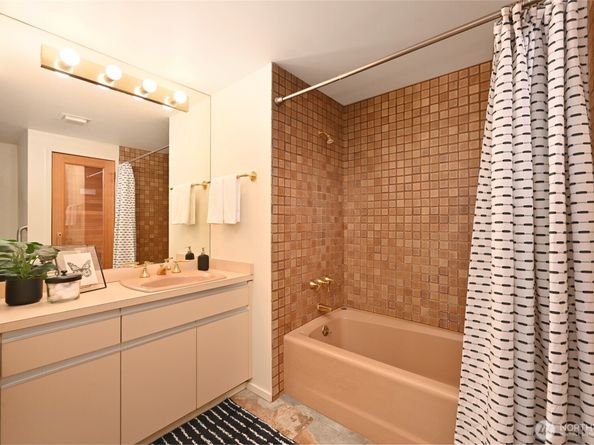 1301 Spring Street 17A, Seattle WA 98104