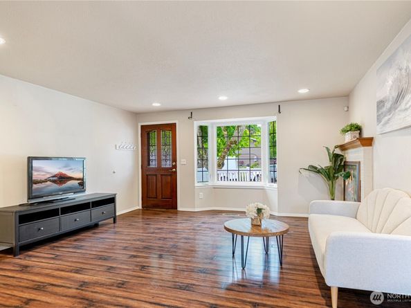 12506 SE 232nd st, Kent WA 98031