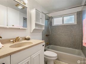 12506 SE 232nd st, Kent WA 98031