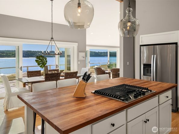 13967 SW 248th Street, Vashon WA 98070