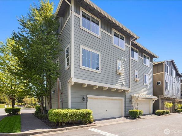 8017 Douglas Avenue SE, Snoqualmie WA 98065