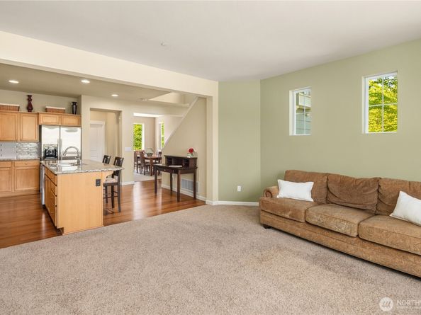 8017 Douglas Avenue SE, Snoqualmie WA 98065