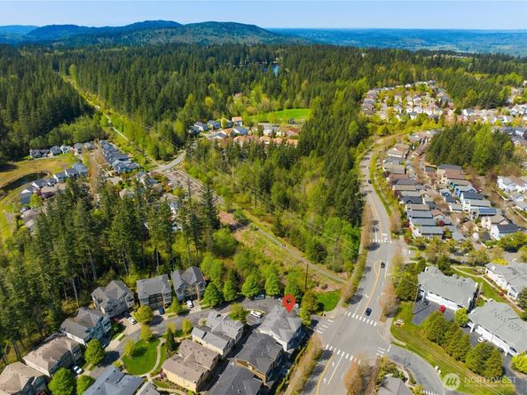 8017 Douglas Avenue SE, Snoqualmie WA 98065