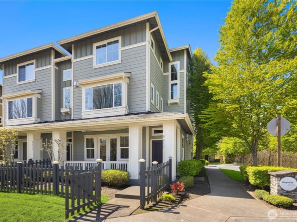8017 Douglas Avenue SE, Snoqualmie WA 98065