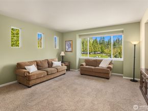 8017 Douglas Avenue SE, Snoqualmie WA 98065