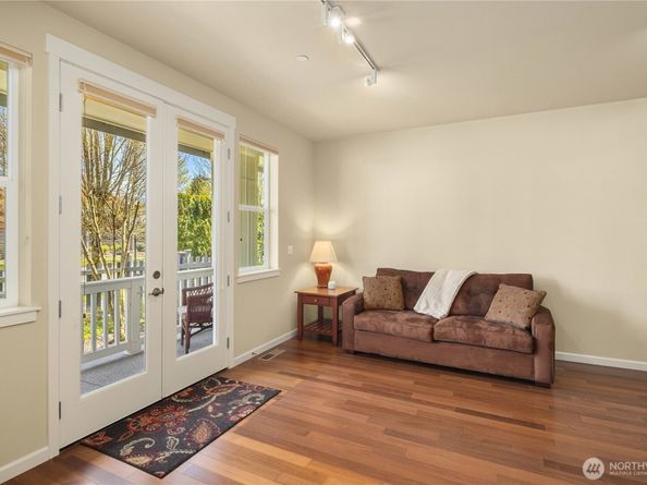 8017 Douglas Avenue SE, Snoqualmie WA 98065