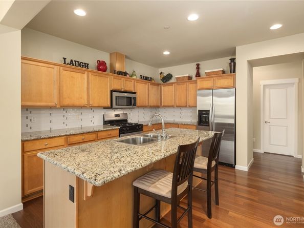 8017 Douglas Avenue SE, Snoqualmie WA 98065