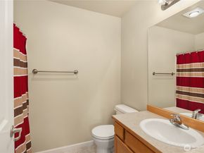 8017 Douglas Avenue SE, Snoqualmie WA 98065