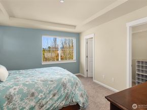 8017 Douglas Avenue SE, Snoqualmie WA 98065