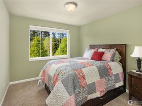 8017 Douglas Avenue SE, Snoqualmie WA 98065