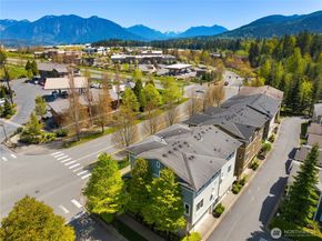 8017 Douglas Avenue SE, Snoqualmie WA 98065