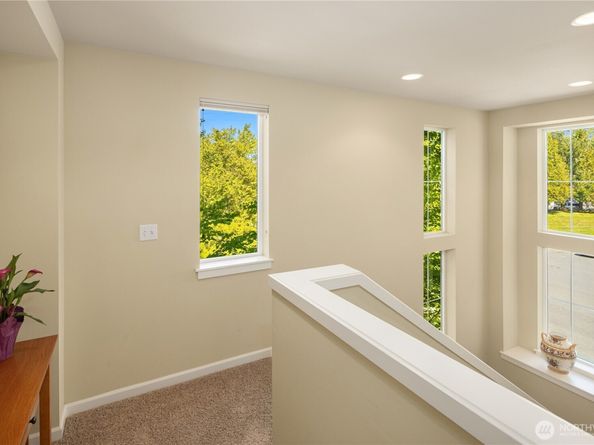 8017 Douglas Avenue SE, Snoqualmie WA 98065