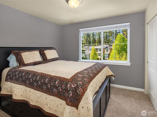 8017 Douglas Avenue SE, Snoqualmie WA 98065