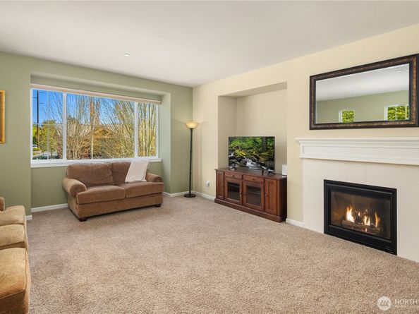 8017 Douglas Avenue SE, Snoqualmie WA 98065