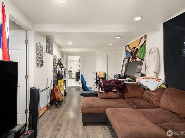 2821 Bellevue Way SE, Bellevue WA 98004