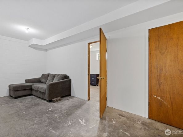 1301 Humphrey Avenue W, Bremerton WA 98312